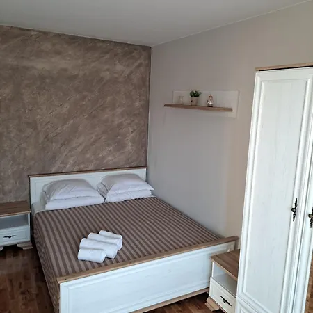 Megi Apartments, Sity