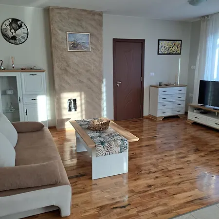 Megi Apartments, Sity Διαμέρισμα Νεσέμπαρ