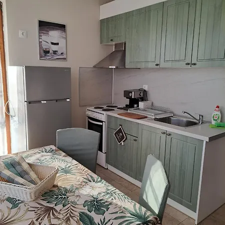 Megi Apartments, Sity Νεσέμπαρ