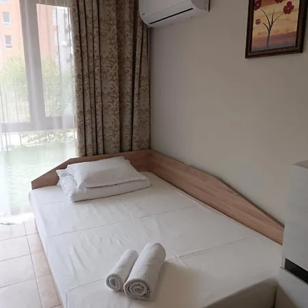 Megi Apartments, Sity *